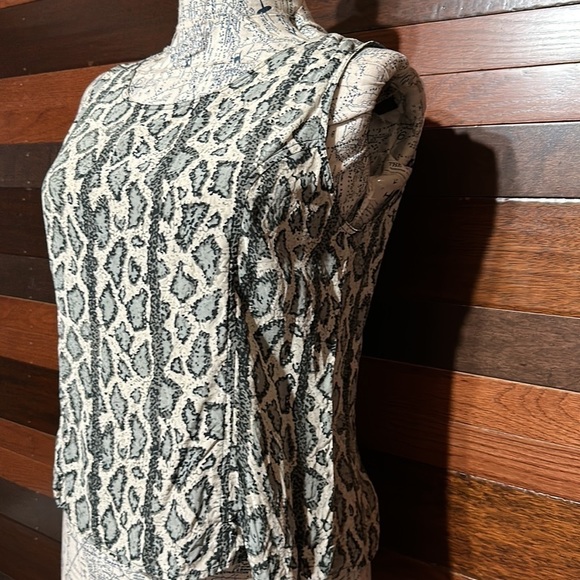 Vintage Silk Lore Scoop Neck Animal Print Sleeveless Silk Blouse - Picture 4 of 8